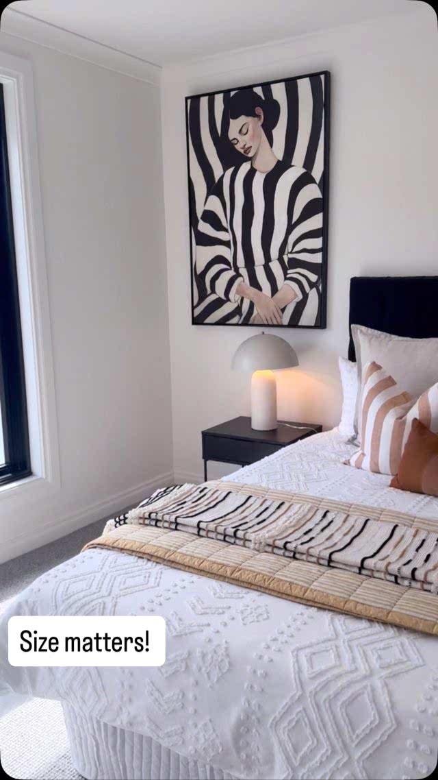 ▪️Size Matters!! 👉🏻 Using bold colours and big wall art in home styling instantly adds personality, energy, and impact to a space. They create strong focal points, elevate mood, and make a room feel more curated and stylish, turning a house into a statement home - And we just love big and bold! 🙌🏻▪️#adelaideproperty #propertystaging #adelaiderealestate #adelaidehomestaging #adelaidehome #homestyling #adelaidesmallbusiness #salifemagazine #creativerooms